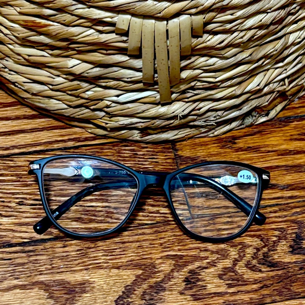 Black Cat-Eye Reading Glasses +1.50